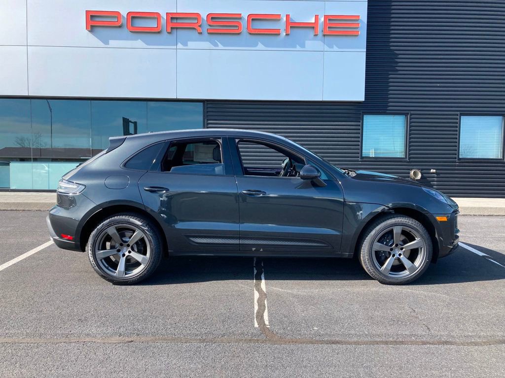 Certified 2025 Porsche Macan image 8