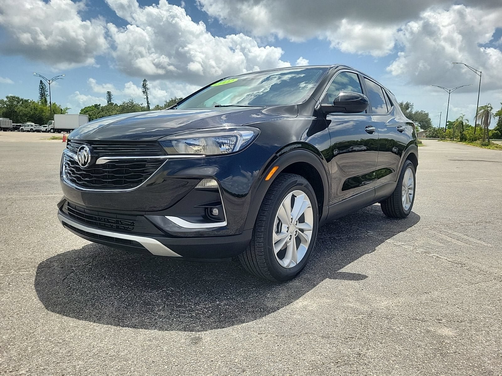 Used 2022 Buick Encore GX Preferred w/ Cold Weather Comfort Package FWD image 2