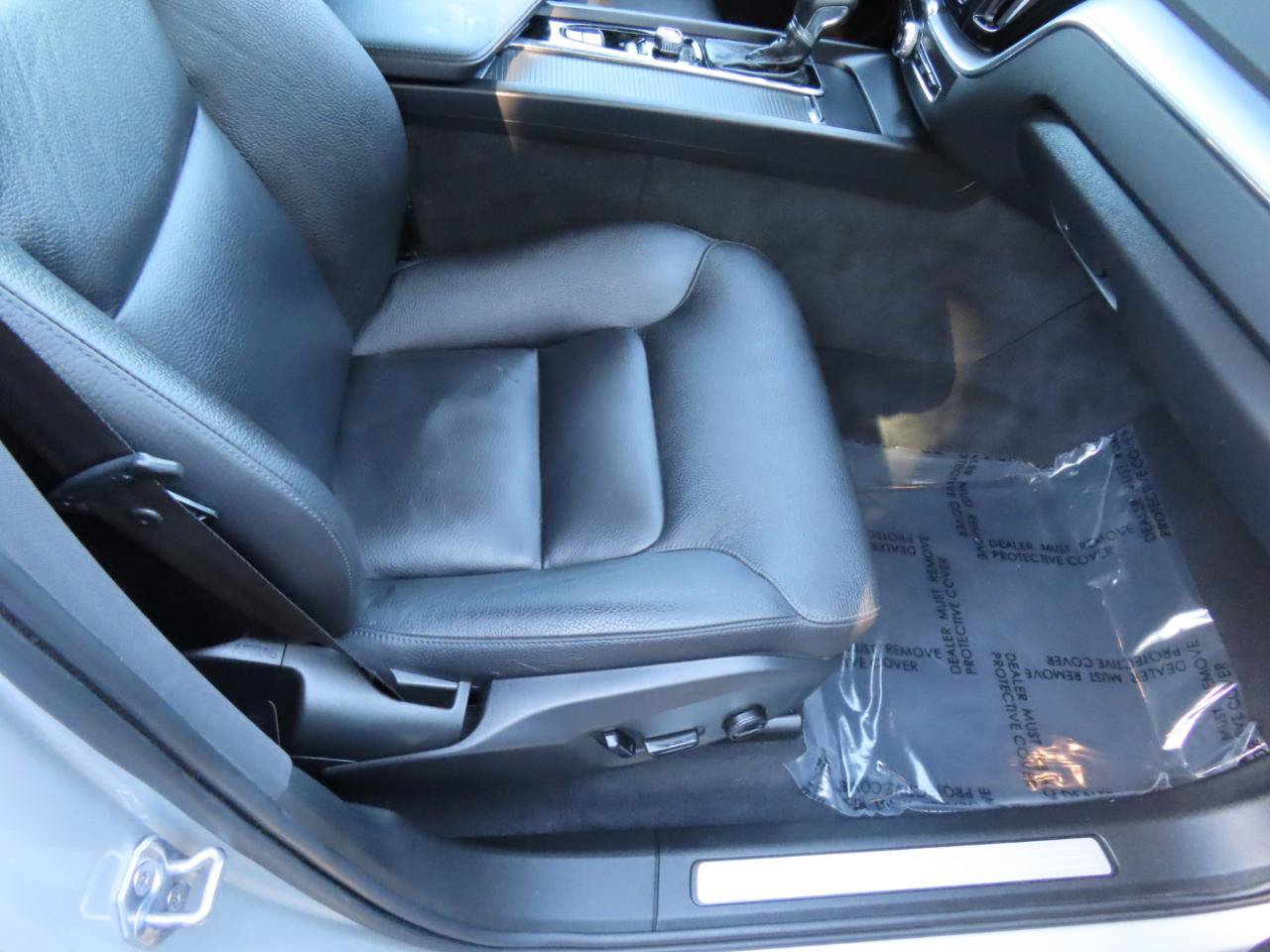 Used 2019 Volvo XC60 T6 Momentum w/ Multimedia Package AWD/4WD image 20
