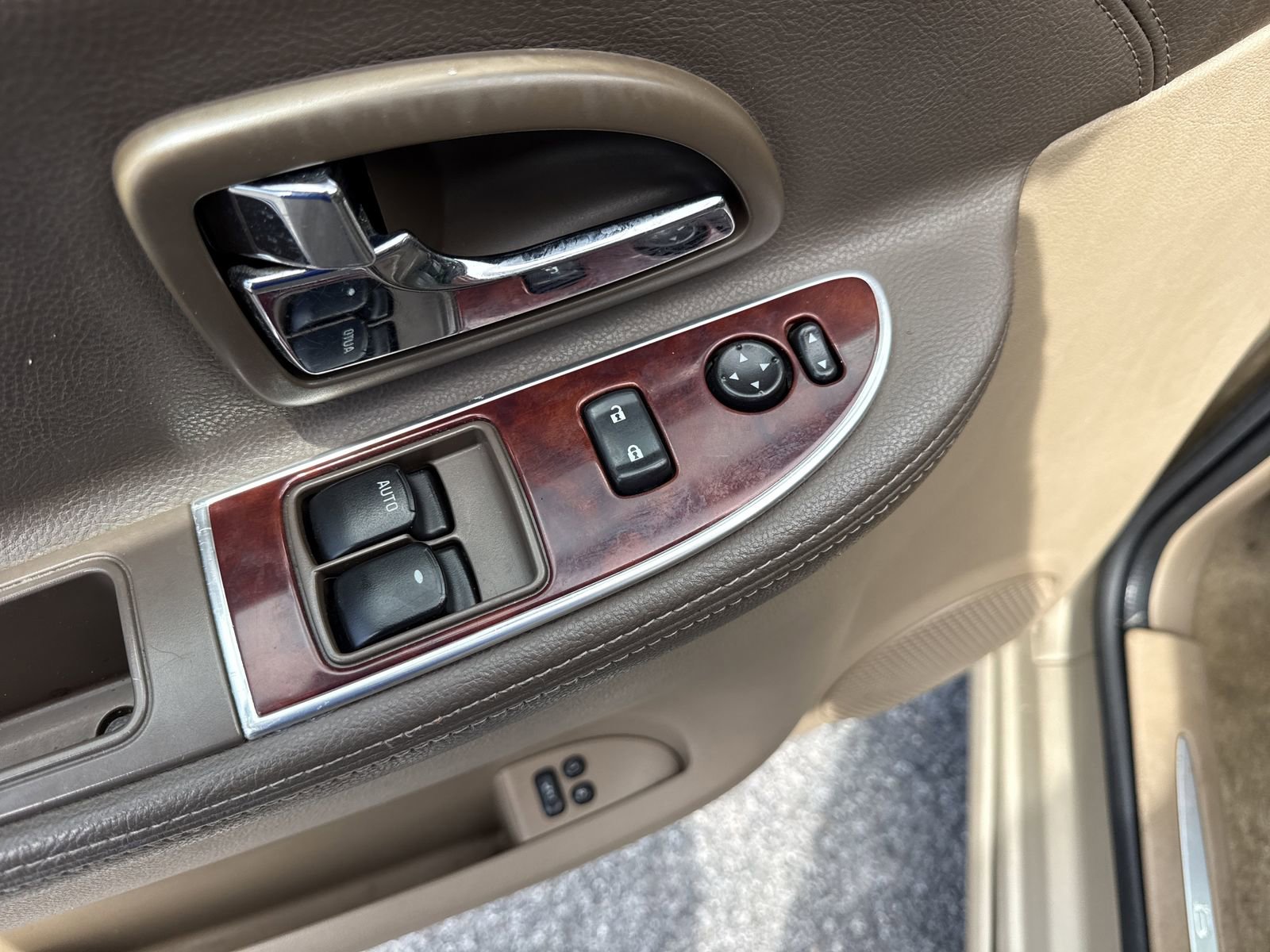 Used 2005 Buick Terraza CXL FWD image 16