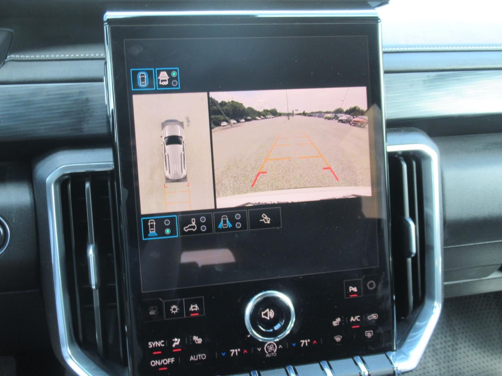 Used 2025 GMC Acadia Elevation FWD image 30