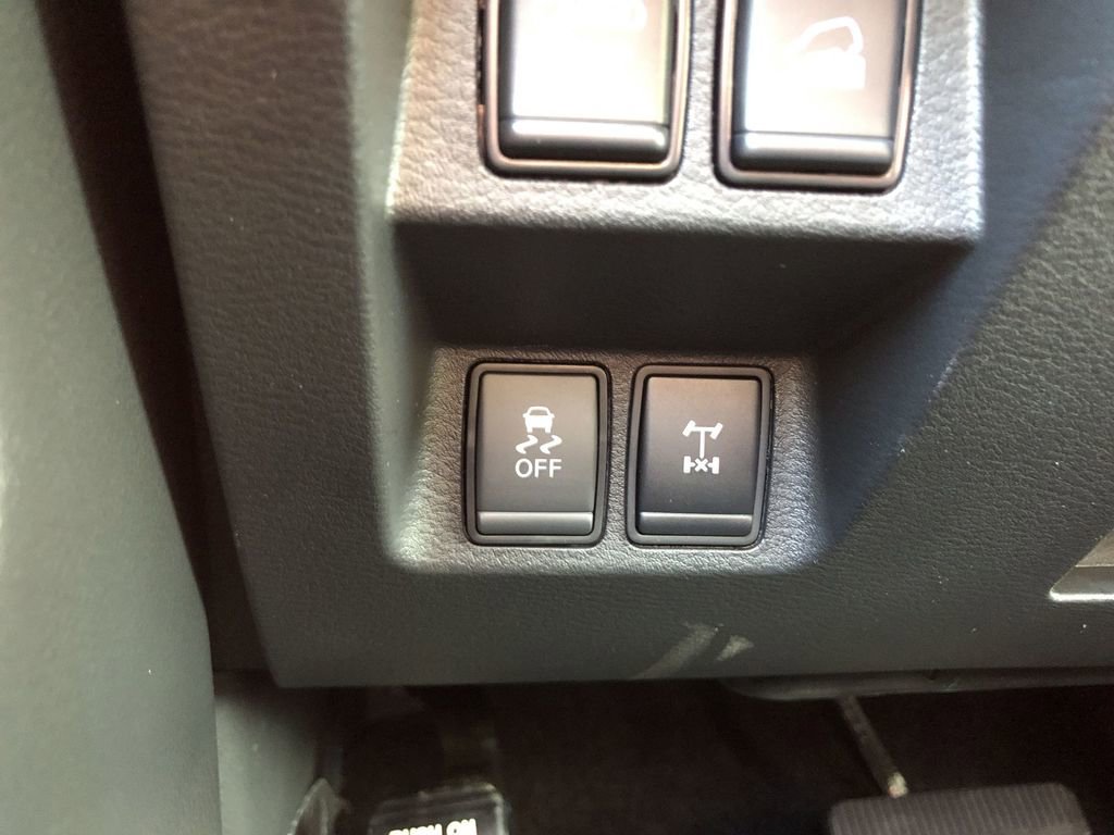 Certified 2025 Nissan Frontier PRO-4X image 28