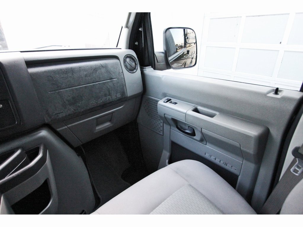 Used 2013 Ford E-350 and Econoline 350 XLT image 8