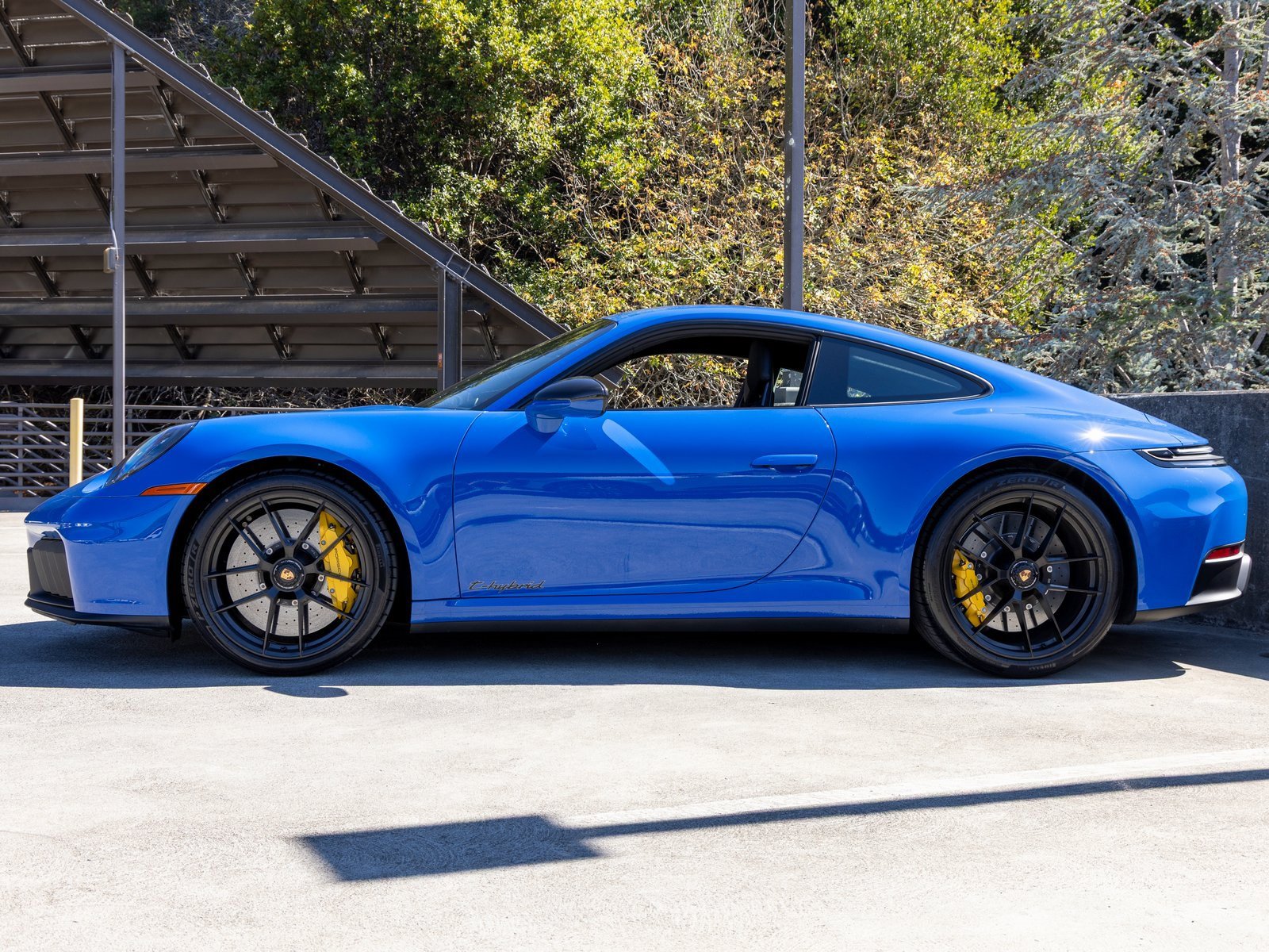 Used 2025 Porsche 911 Carrera GTS image 2