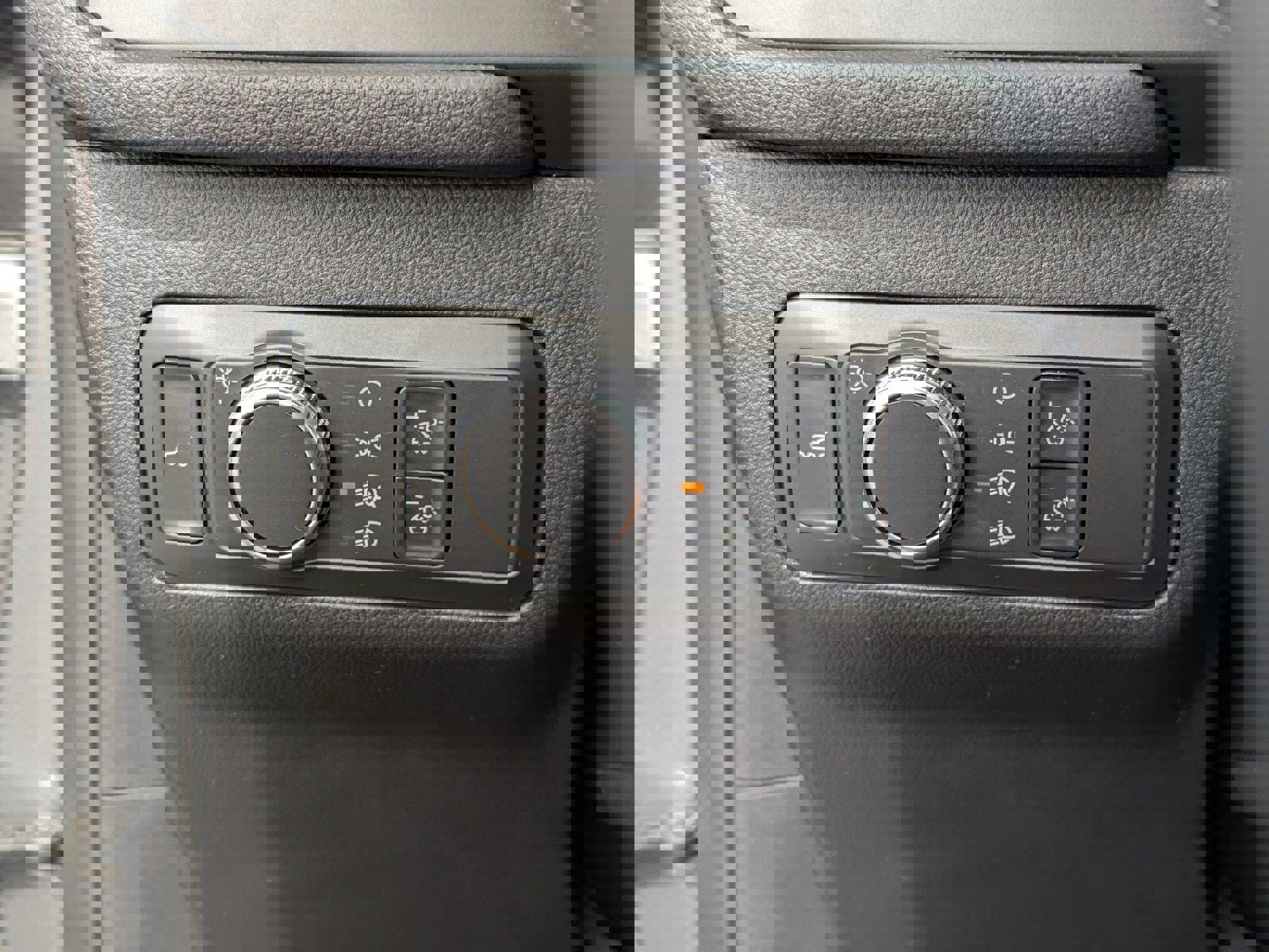 Used 2022 Ford Escape SE w/ SE Sport Appearance Package image 31