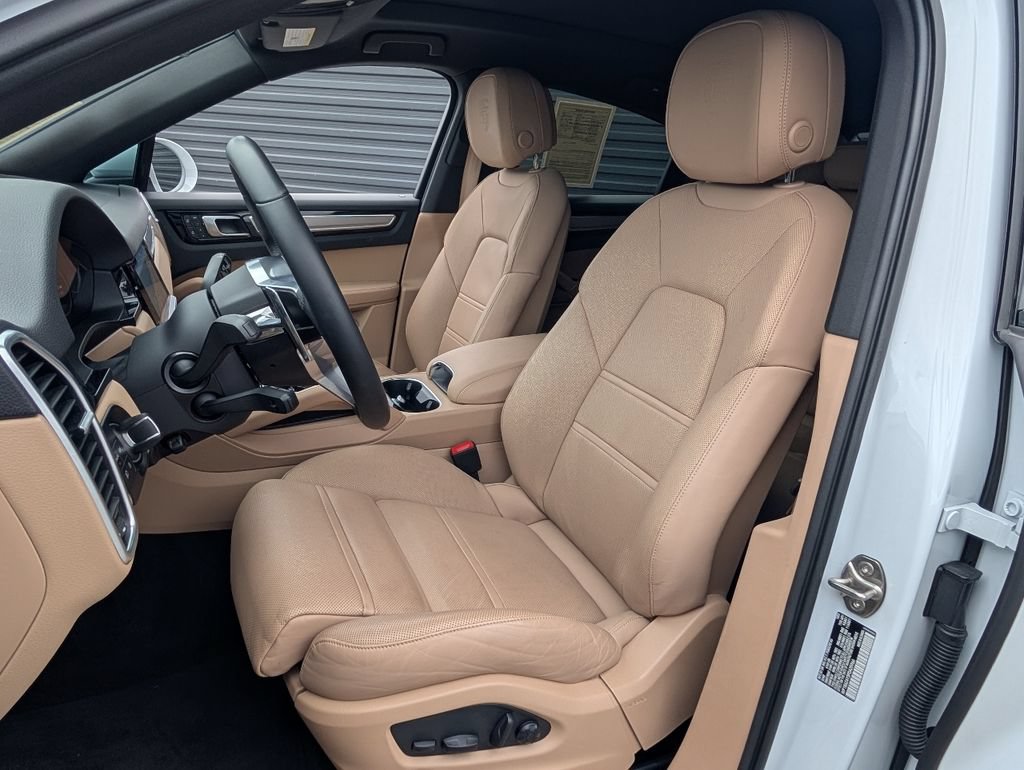 Certified 2023 Porsche Cayenne Platinum Edition AWD/4WD image 5