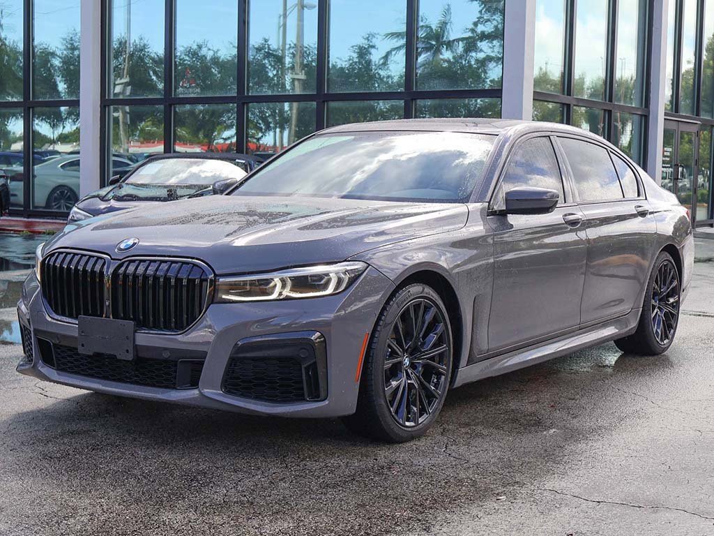 Used 2022 BMW 740i w/ M Sport Package image 9