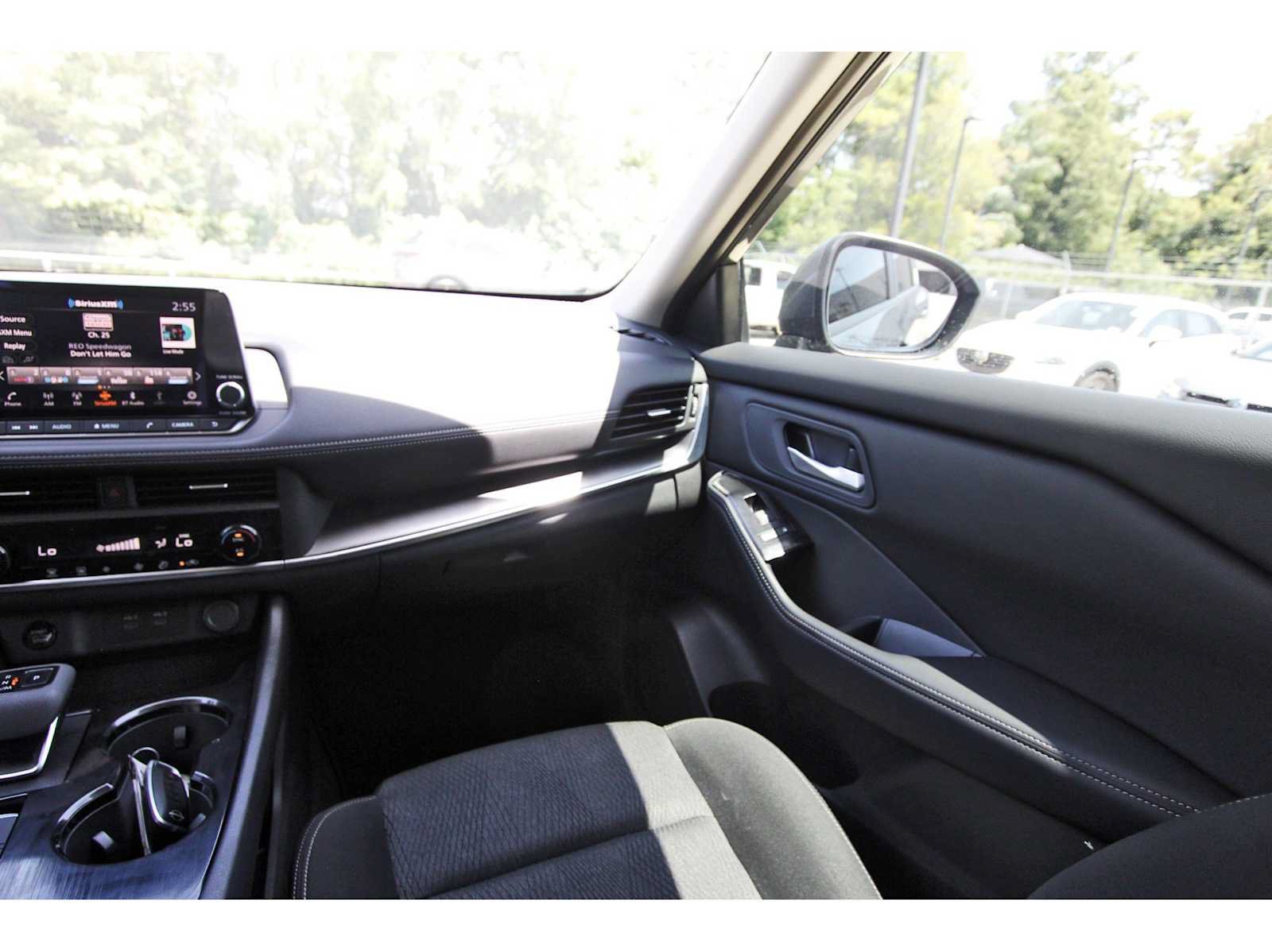 Used 2026 Nissan Rogue SV FWD image 8