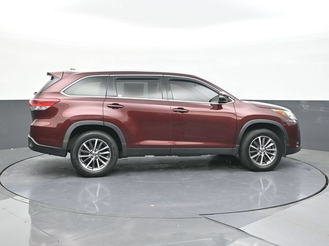 Used 2019 Toyota Highlander XLE FWD image 16
