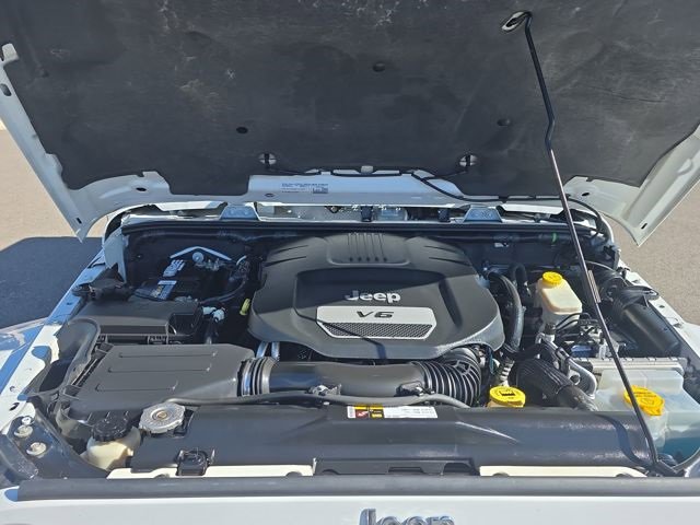 Used 2015 Jeep Wrangler Unlimited Sahara w/ Max Tow Package image 20