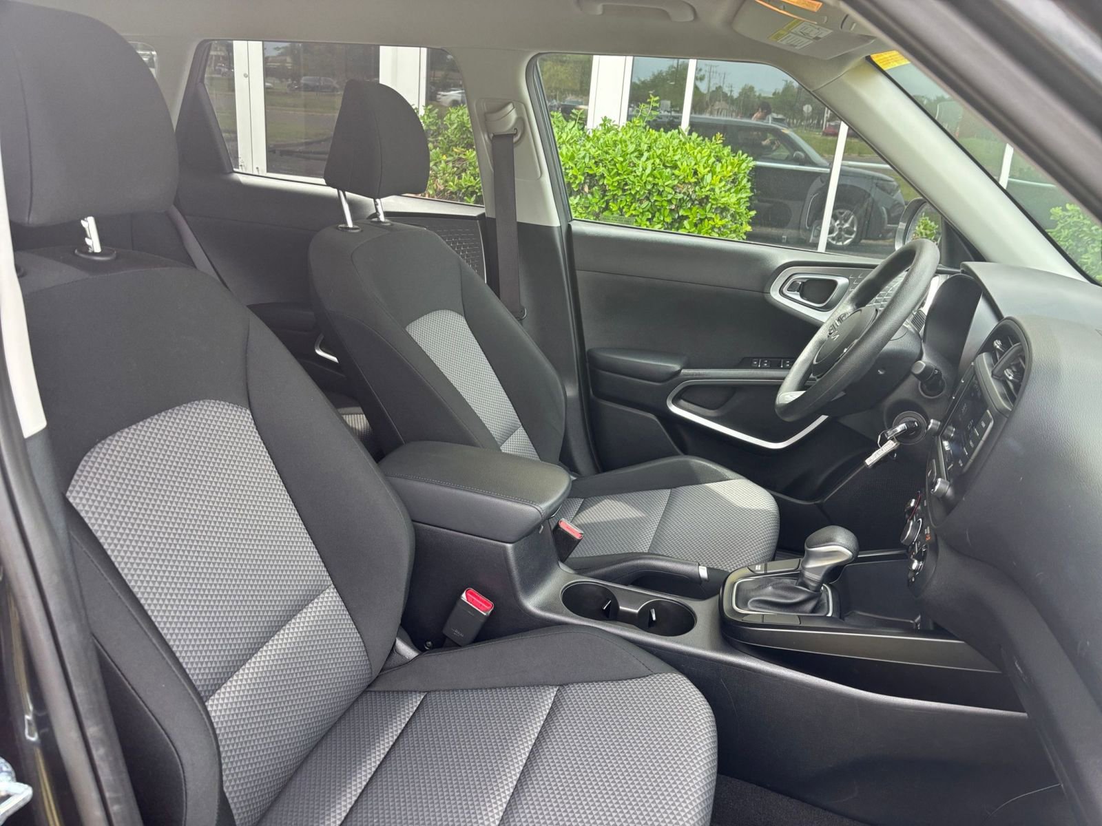 Used 2025 Kia Soul LX w/ LX Technology Package FWD image 34