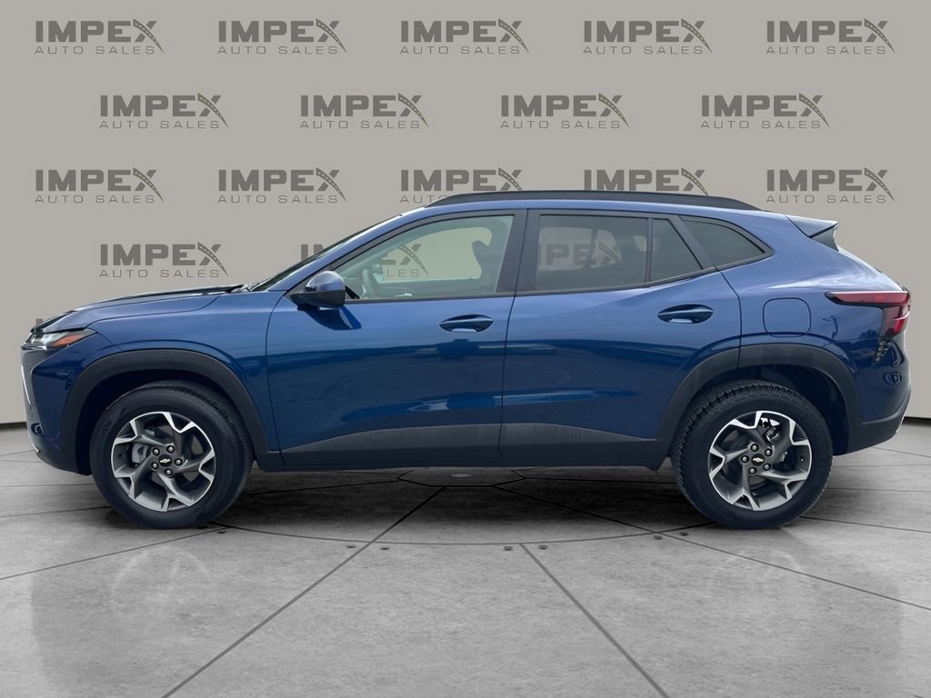 Used 2024 Chevrolet Trax LT FWD image 2