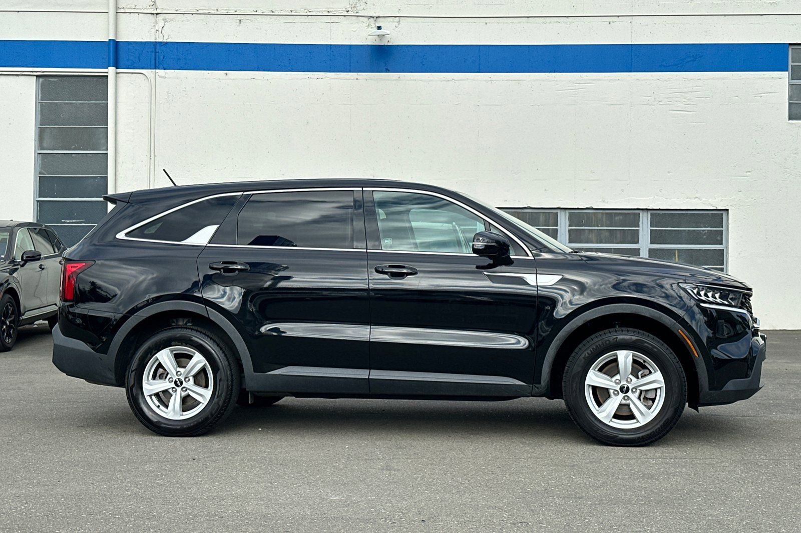 Used 2022 Kia Sorento LX image 3
