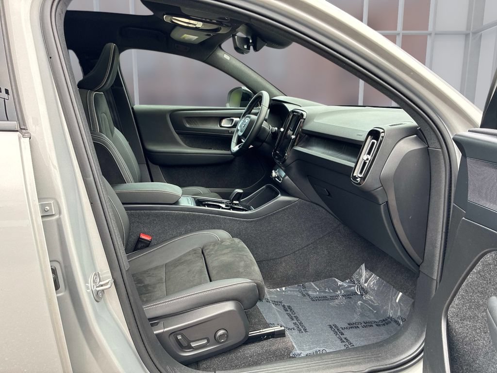 Used 2023 Volvo C40 P8 Recharge Plus w/ Climate Package AWD/4WD image 19