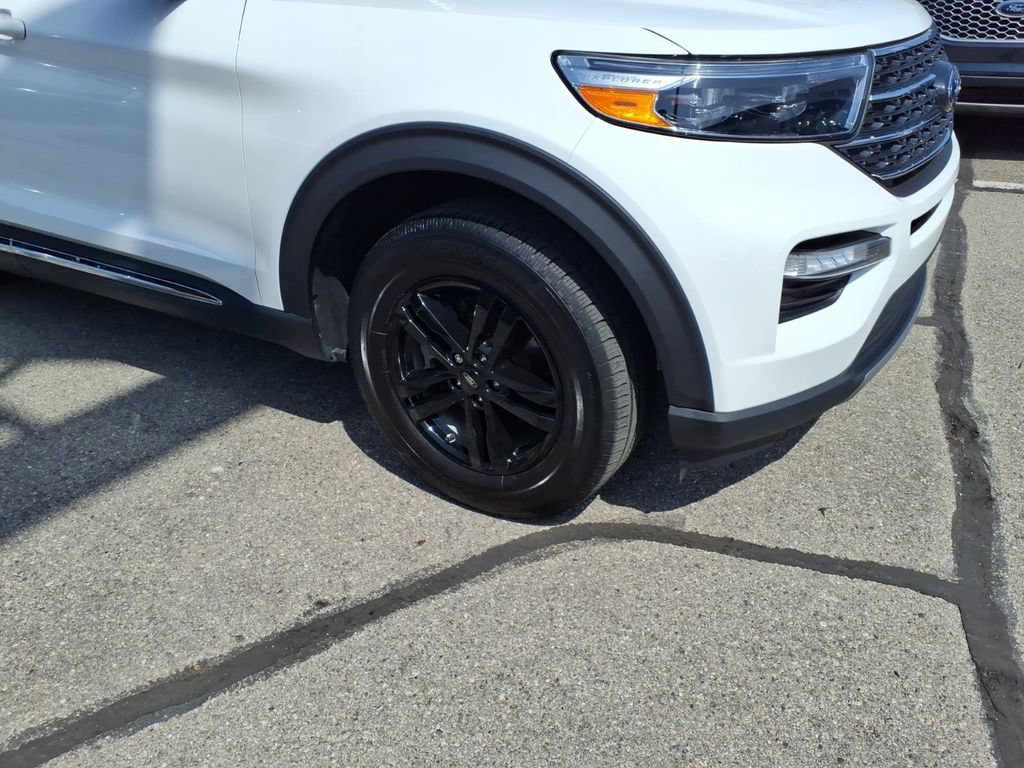 Used 2024 Ford Explorer XLT w/ Equipment Group 202A AWD/4WD image 5