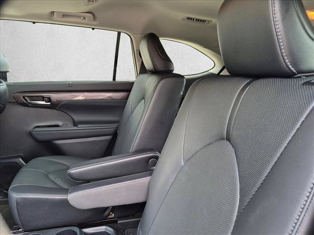 Used 2021 Toyota Highlander Limited AWD/4WD image 16