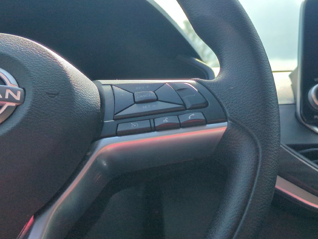Used 2025 Nissan Altima 2.5 SV FWD image 21