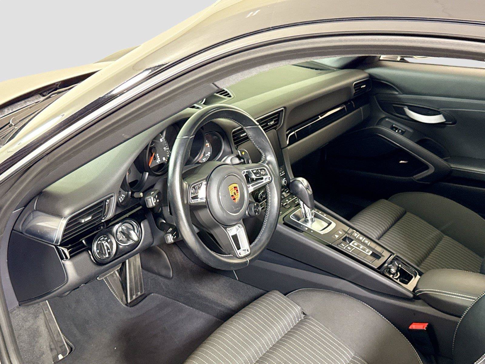 Used 2019 Porsche 911 Carrera T w/ Carrera T Interior Package RWD image 15