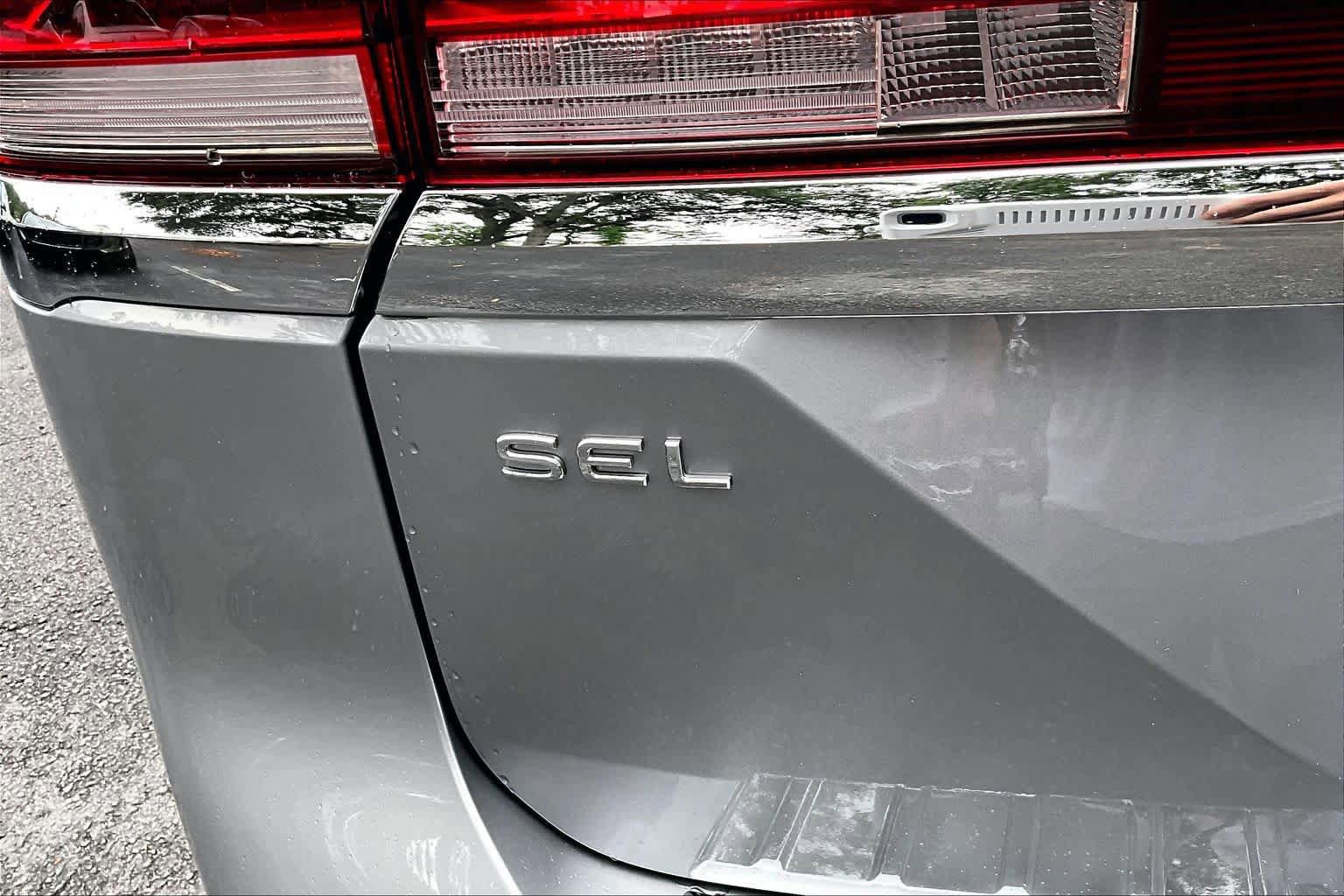 Used 2024 Volkswagen Atlas SEL AWD/4WD image 10