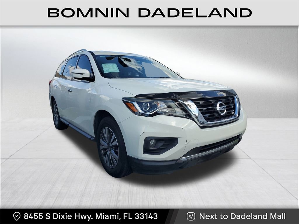 Used 2020 Nissan Pathfinder SV image 2