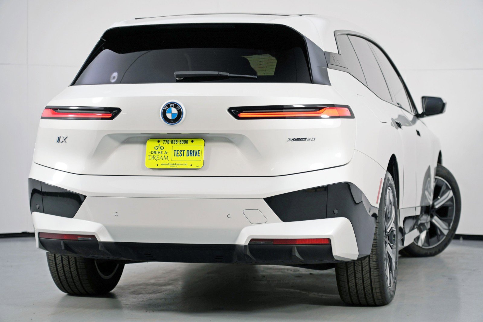 Used 2024 BMW iX xDrive50 w/ Premium Package image 5