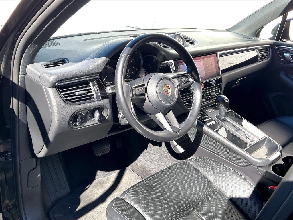 Certified 2023 Porsche Macan AWD/4WD image 4