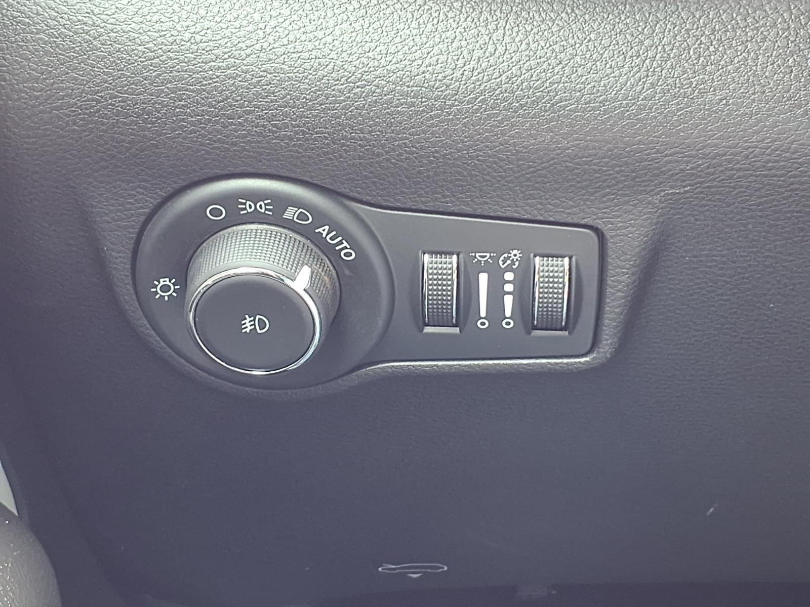 Certified 2024 Jeep Compass Limited AWD/4WD image 17
