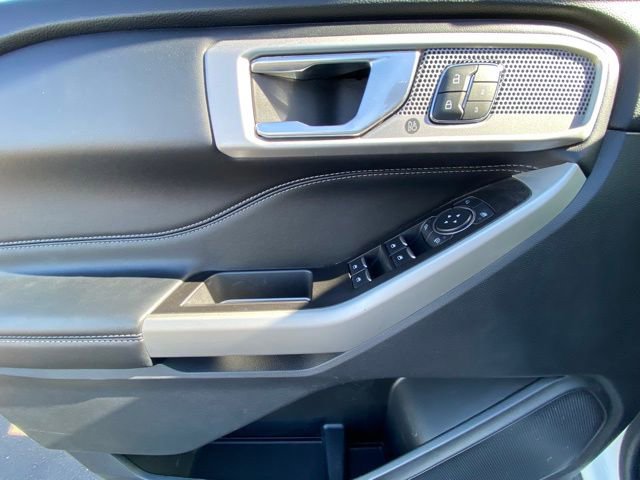 Used 2022 Ford Explorer Limited w/ Equipment Group 301A image 18