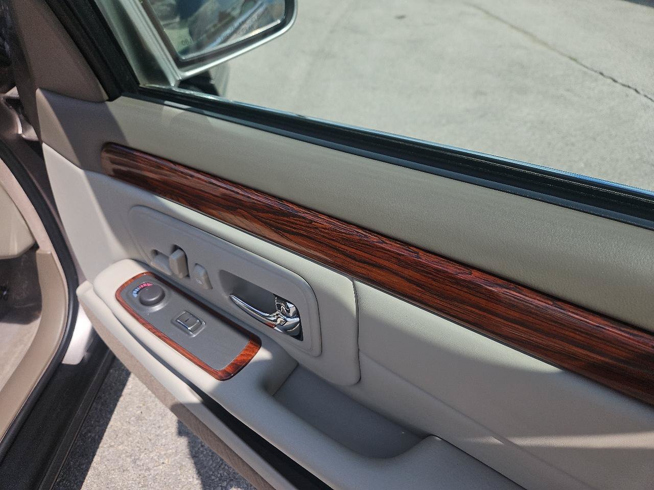 Used 1998 Cadillac De Ville FWD image 17
