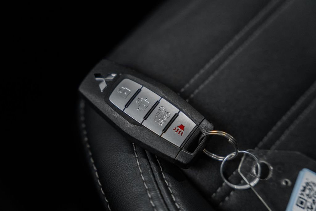 Used 2023 Mitsubishi Outlander SE Black Edition image 46