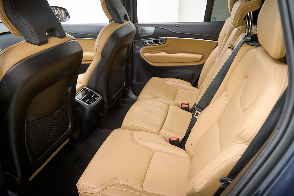 Certified 2024 Volvo XC90 B6 Ultimate w/ Lounge Package image 22