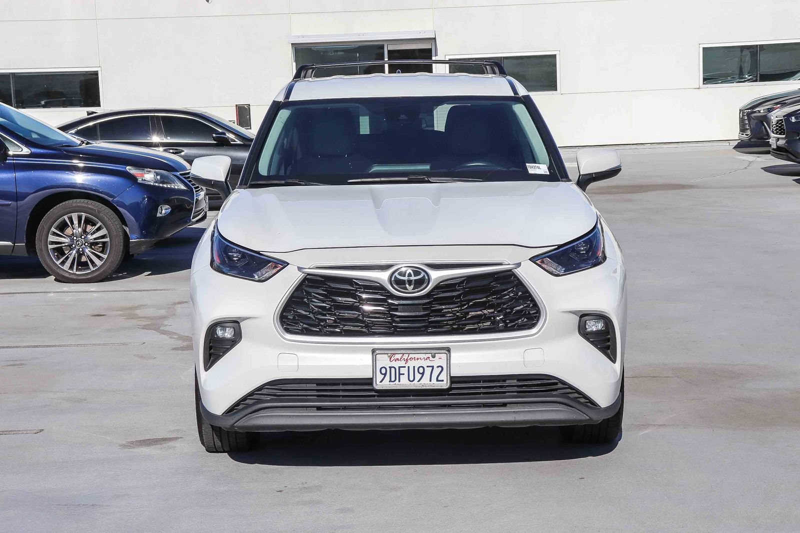 Used 2022 Toyota Highlander LE AWD/4WD image 2