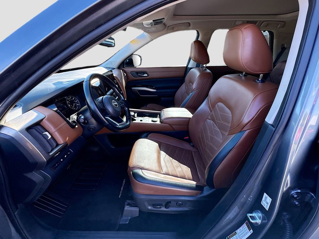 Used 2022 Nissan Pathfinder Platinum w/ Cargo Package image 22