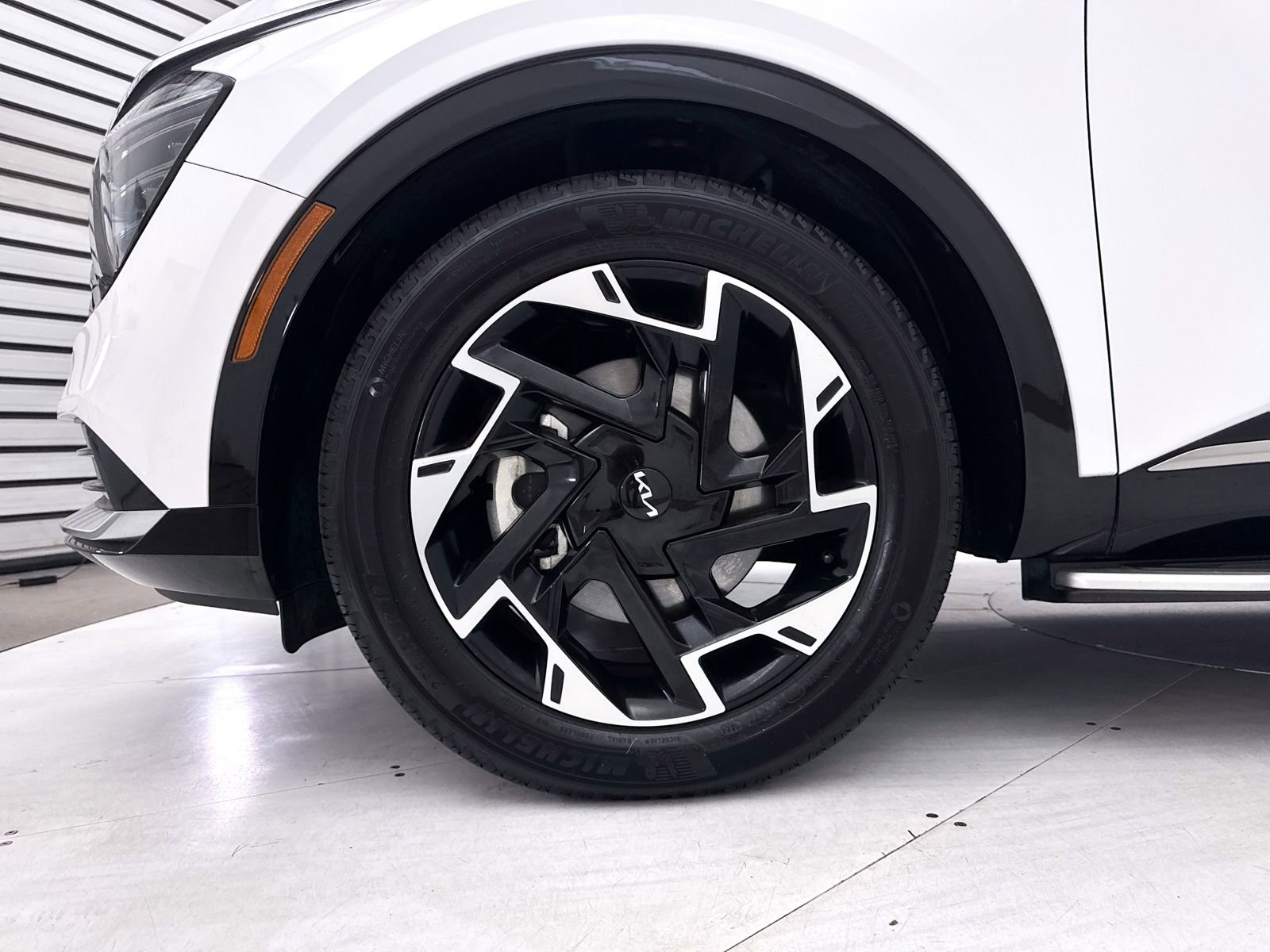 Certified 2025 Kia Sportage SX FWD image 17