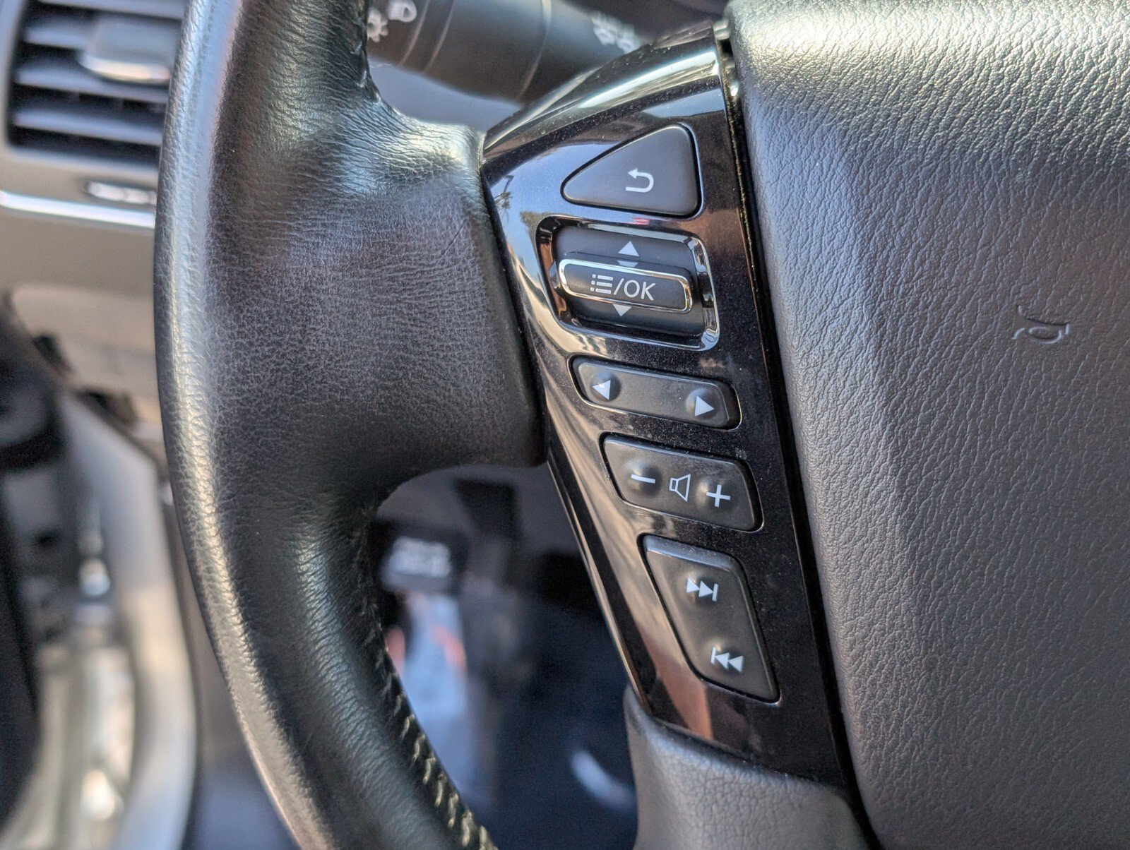 Certified 2024 Nissan Armada SV RWD image 33