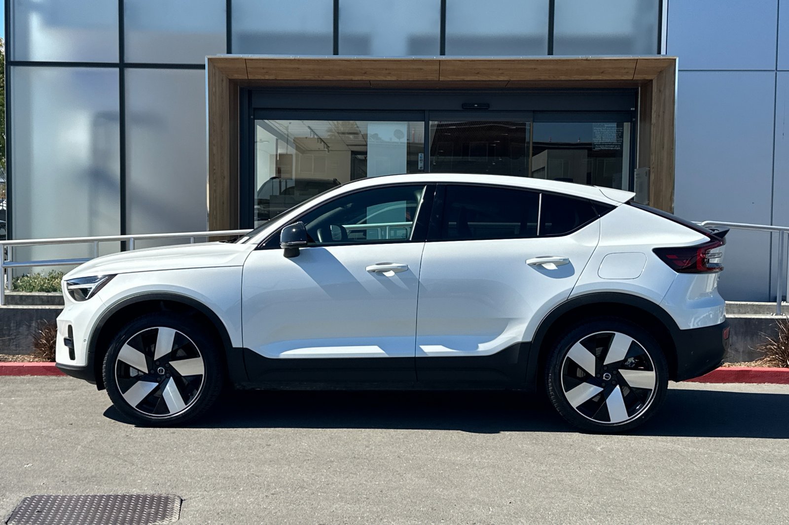 Certified 2023 Volvo C40 P8 Recharge Ultimate w/ Protection Package Premier AWD/4WD image 6