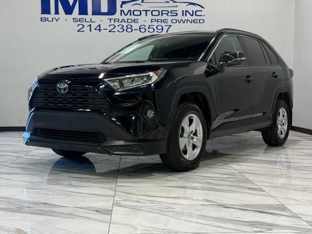 Used 2019 Toyota RAV4 XLE w/ Convenience Package FWD image 2