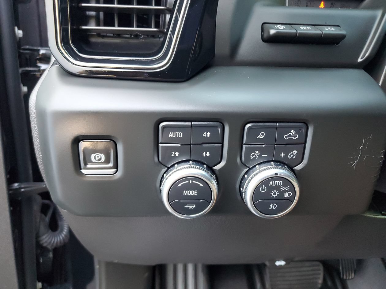 Used 2024 GMC Sierra 1500 AT4 w/ Technology Package AWD/4WD image 30
