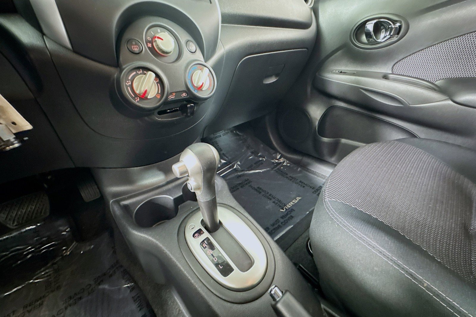 Used 2014 Nissan Versa SV w/ Convenience Package image 5