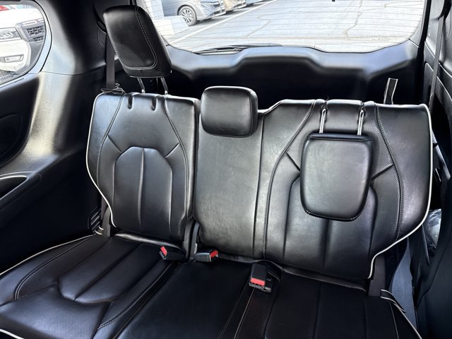 Used 2025 Chrysler Pacifica Limited FWD image 7