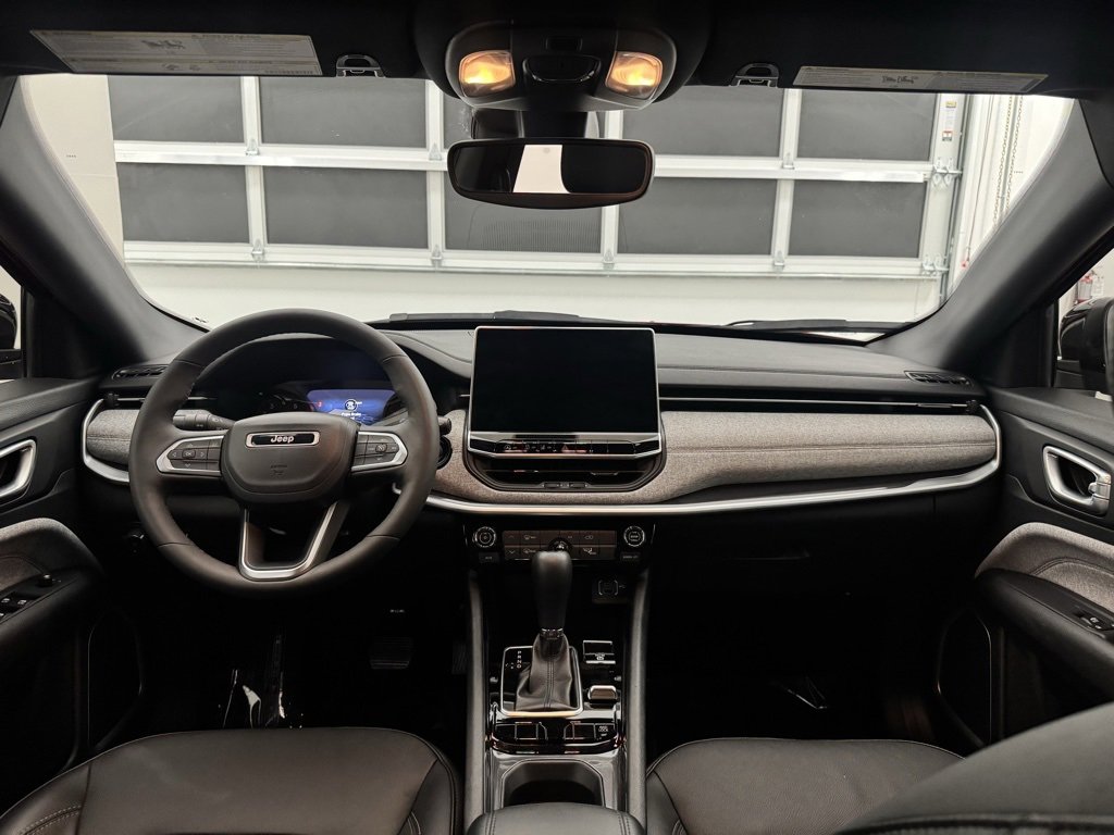 Used 2023 Jeep Compass Latitude image 17