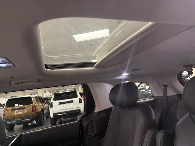 Used 2025 Kia Carnival SX Prestige FWD image 18