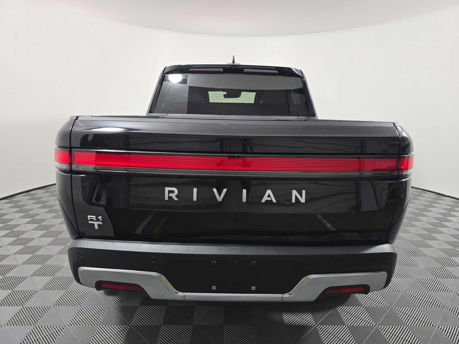 Used 2024 Rivian R1T Adventure AWD/4WD image 4