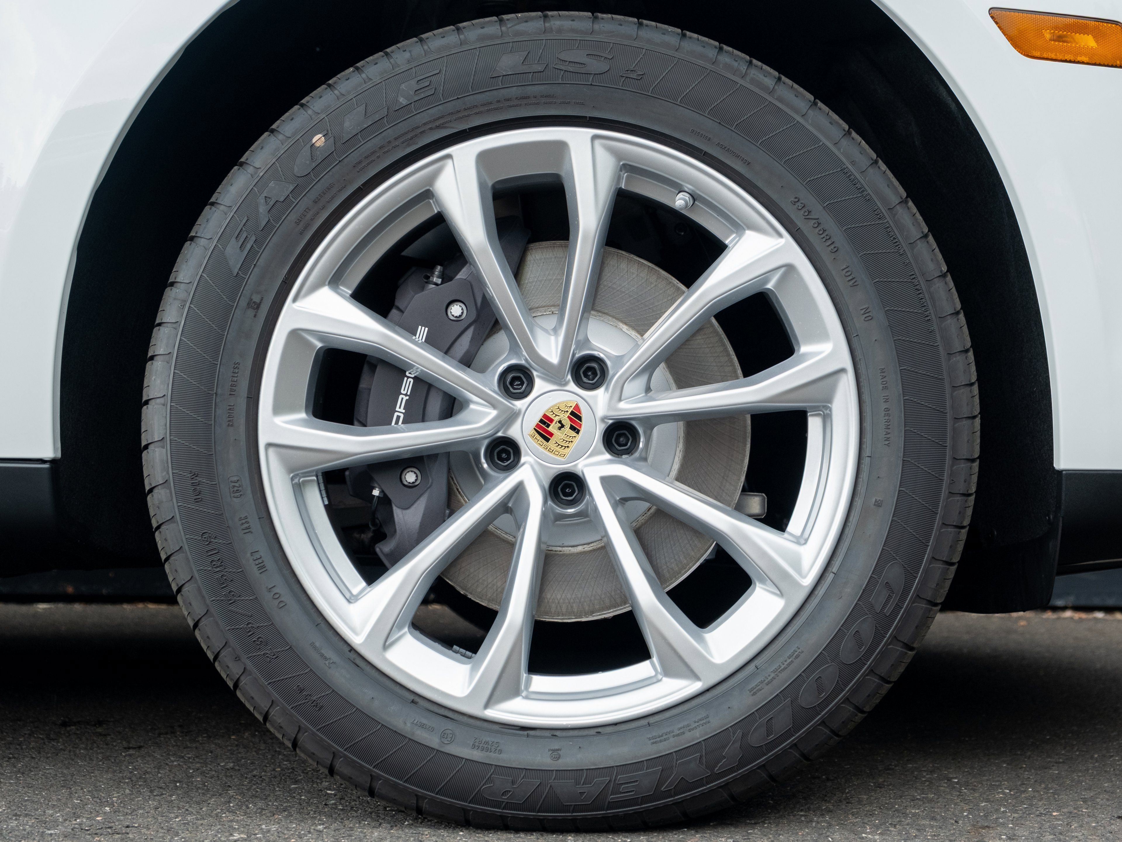 Certified 2026 Porsche Macan image 15