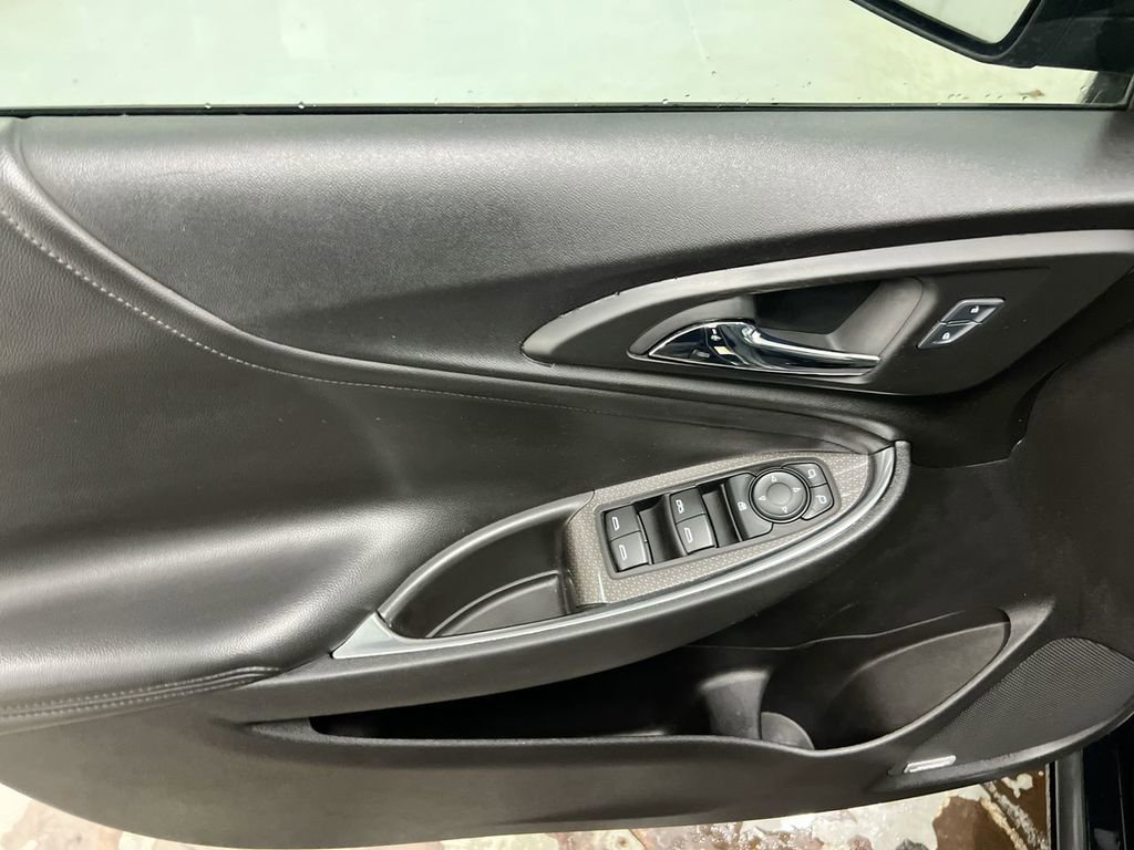 Used 2016 Chevrolet Malibu LT w/ Leather Package FWD image 20