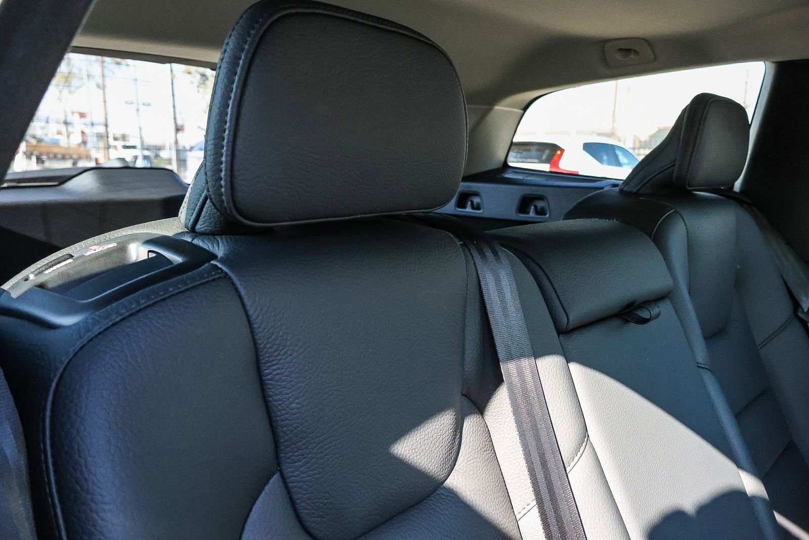 Used 2025 Volvo V60 B5 Cross Country Plus image 25