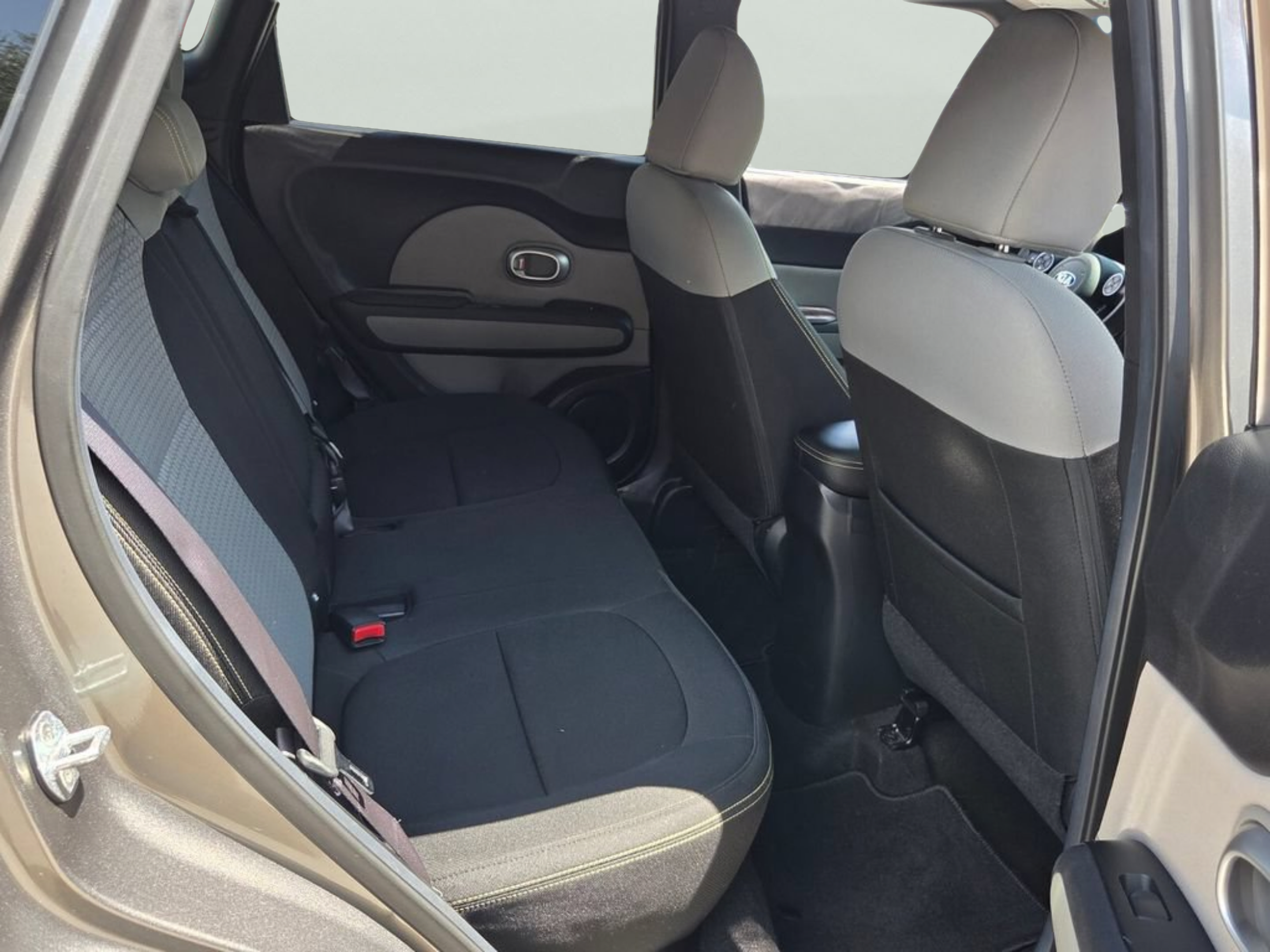 Used 2015 Kia Soul + FWD image 19
