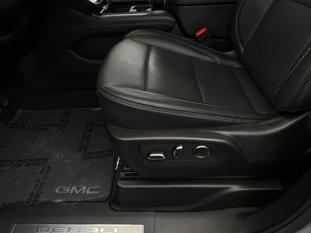 Certified 2025 GMC Yukon Denali image 13