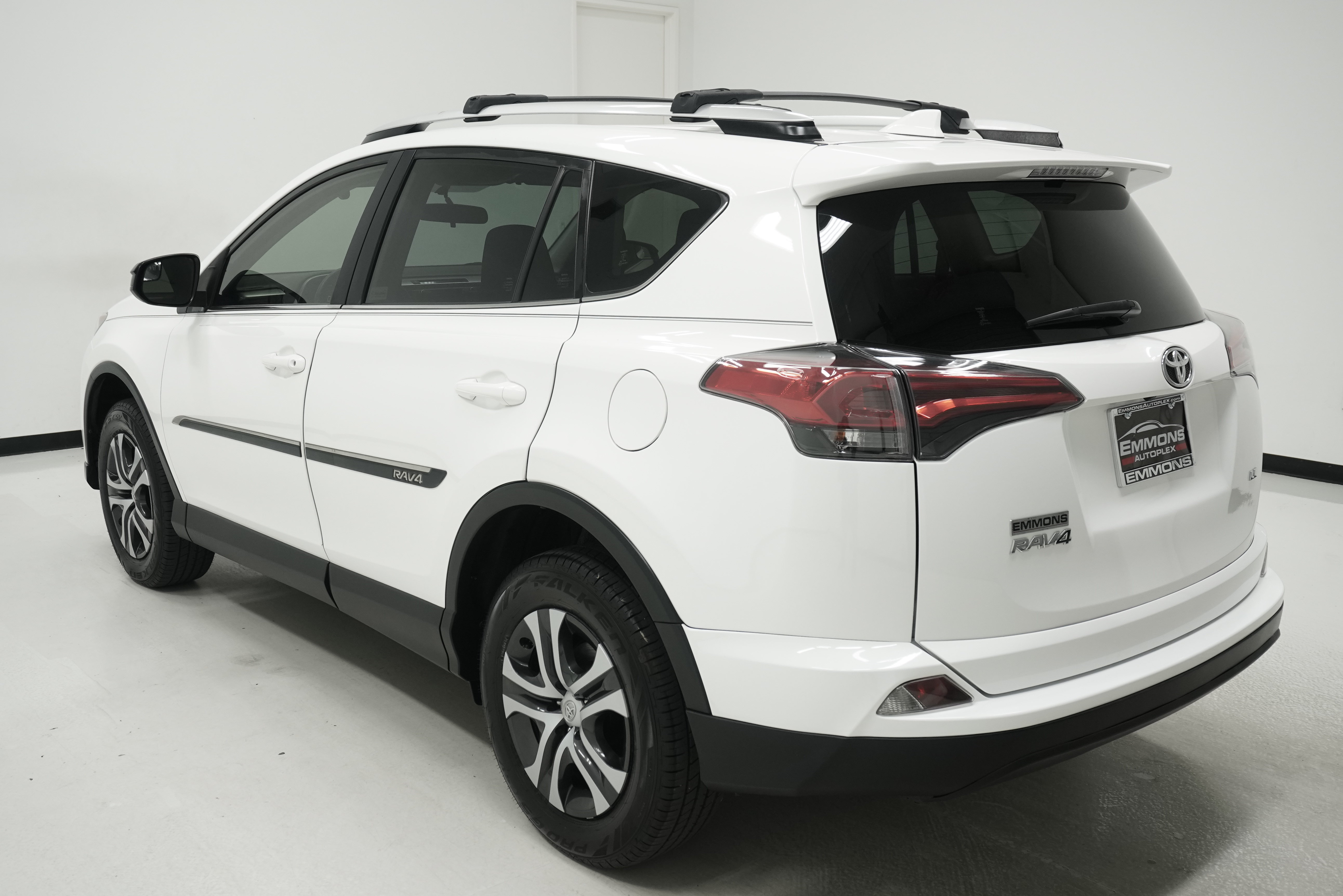 Used 2016 Toyota RAV4 LE FWD image 6
