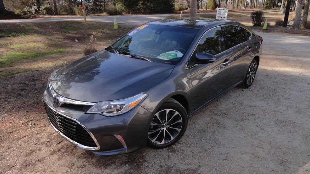 Used 2018 Toyota Avalon XLE image 10